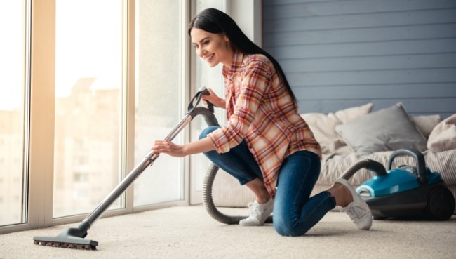 Lady cleaning carpet floor | CarpetsPlus COLORTILE of Wyoming